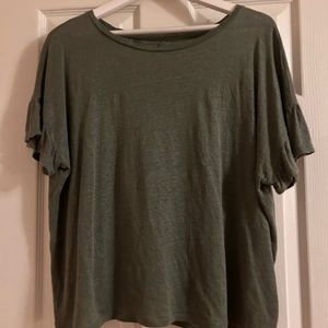 Loft. L. Olive green. Linen tee. Ruffle sleeve.